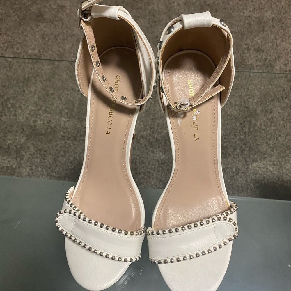 High heel shoes 👠